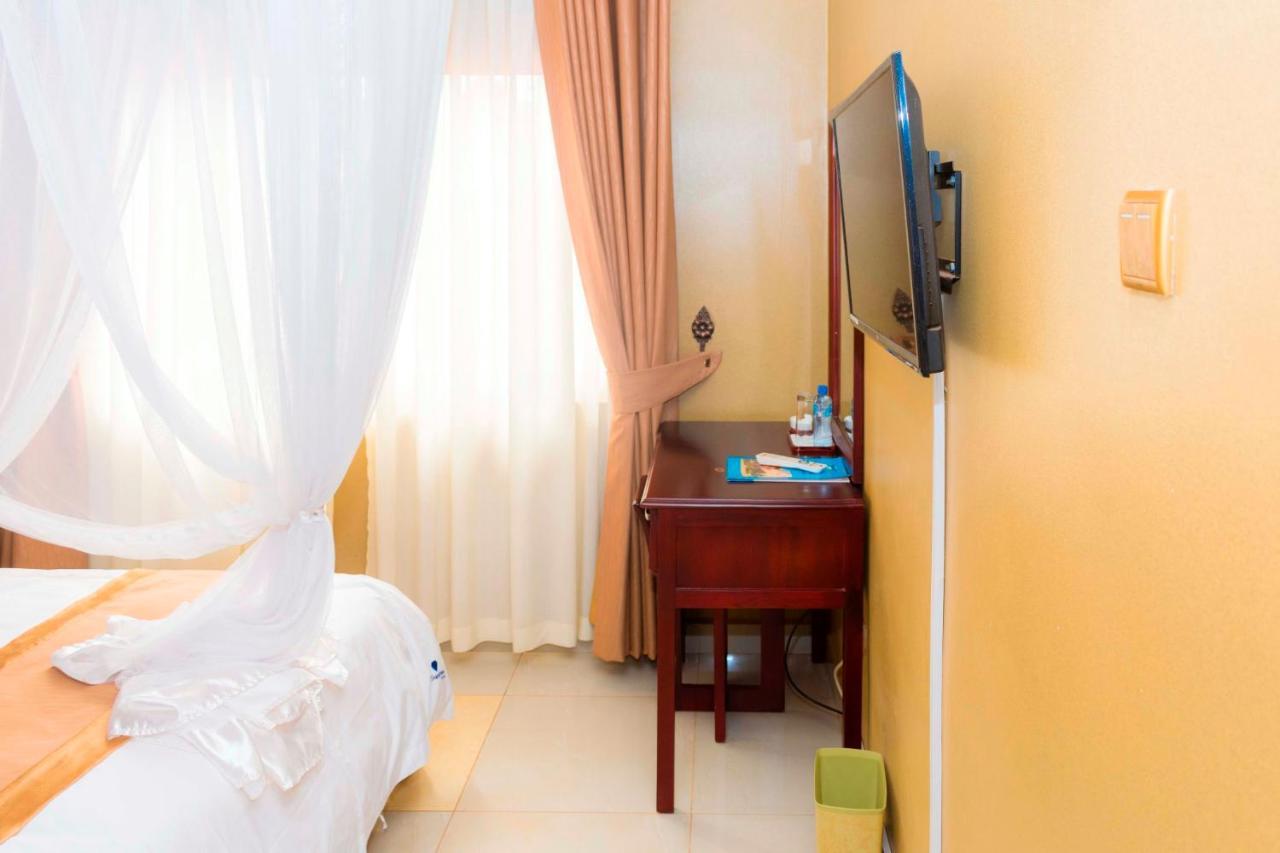 Sapphire Hotel Entebbe Kigo Kajansi Ngoại thất bức ảnh