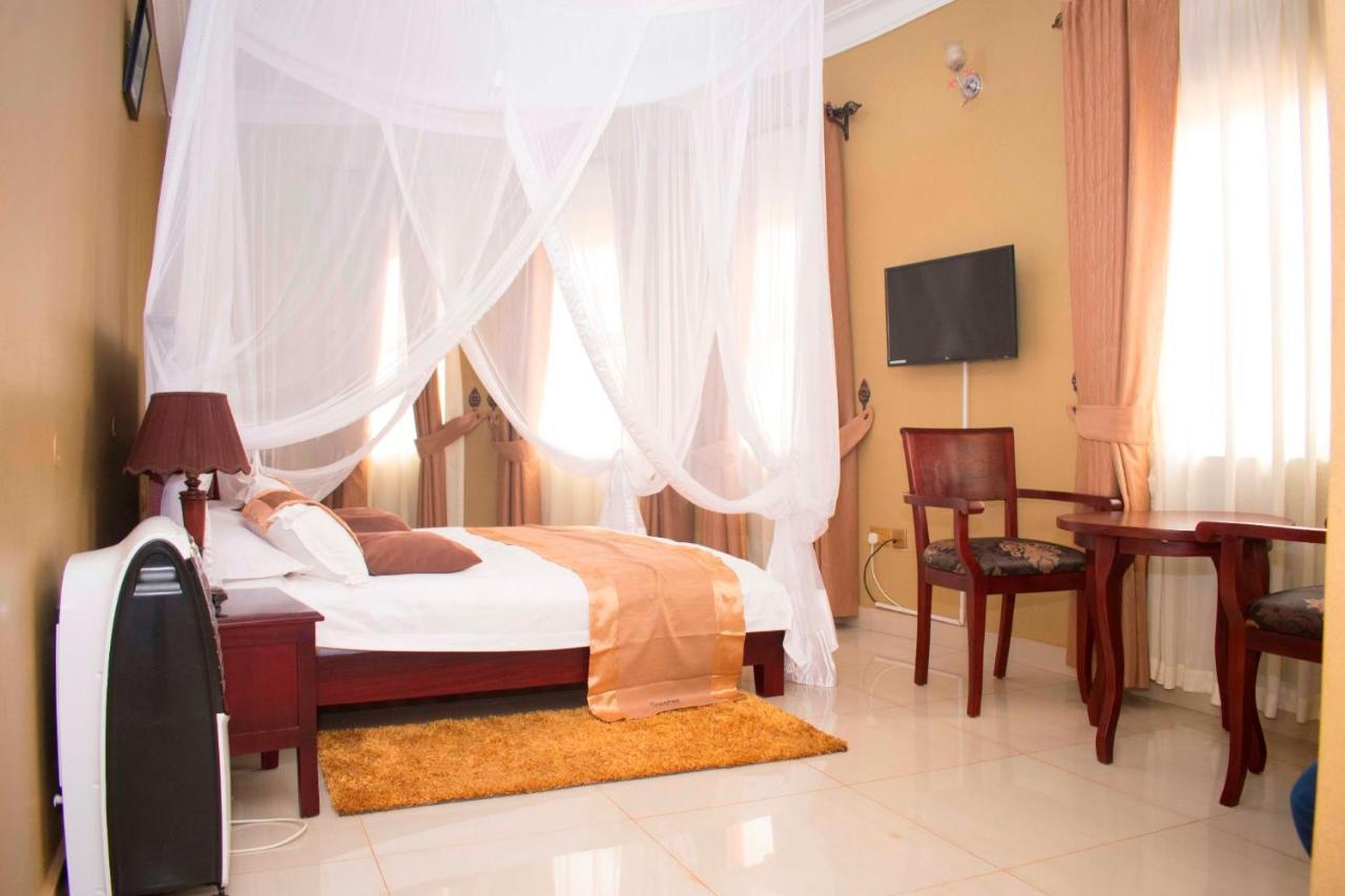 Sapphire Hotel Entebbe Kigo Kajansi Ngoại thất bức ảnh