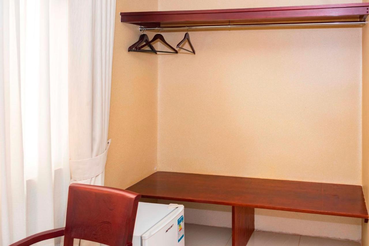 Sapphire Hotel Entebbe Kigo Kajansi Ngoại thất bức ảnh