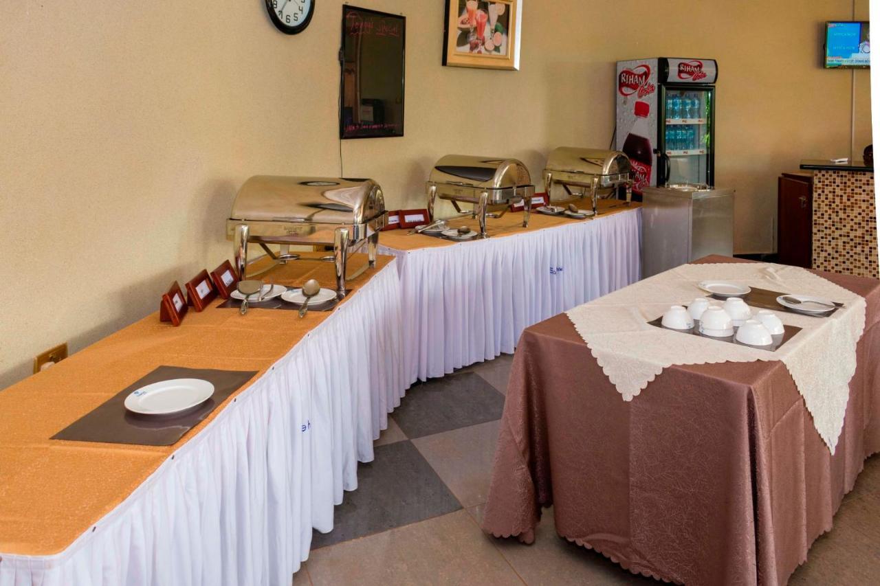 Sapphire Hotel Entebbe Kigo Kajansi Ngoại thất bức ảnh