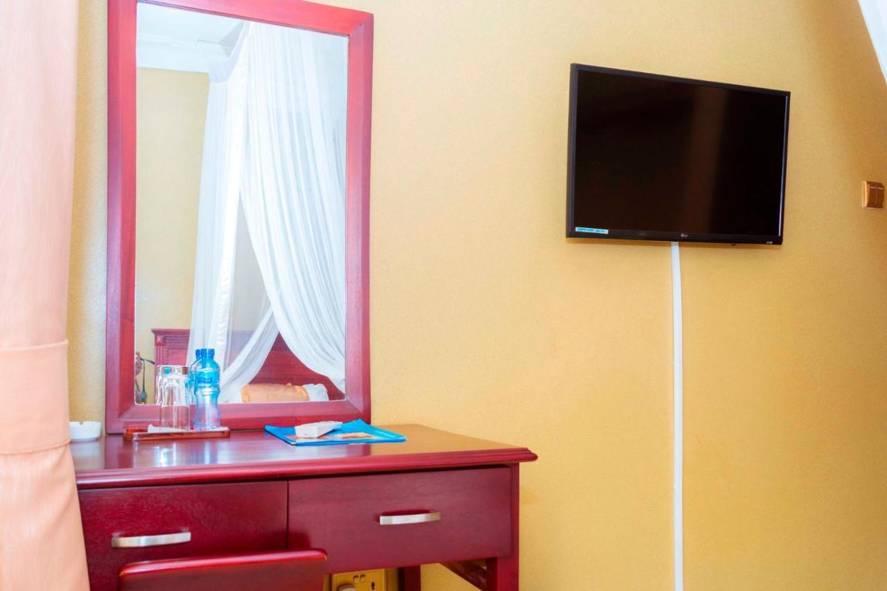 Sapphire Hotel Entebbe Kigo Kajansi Ngoại thất bức ảnh