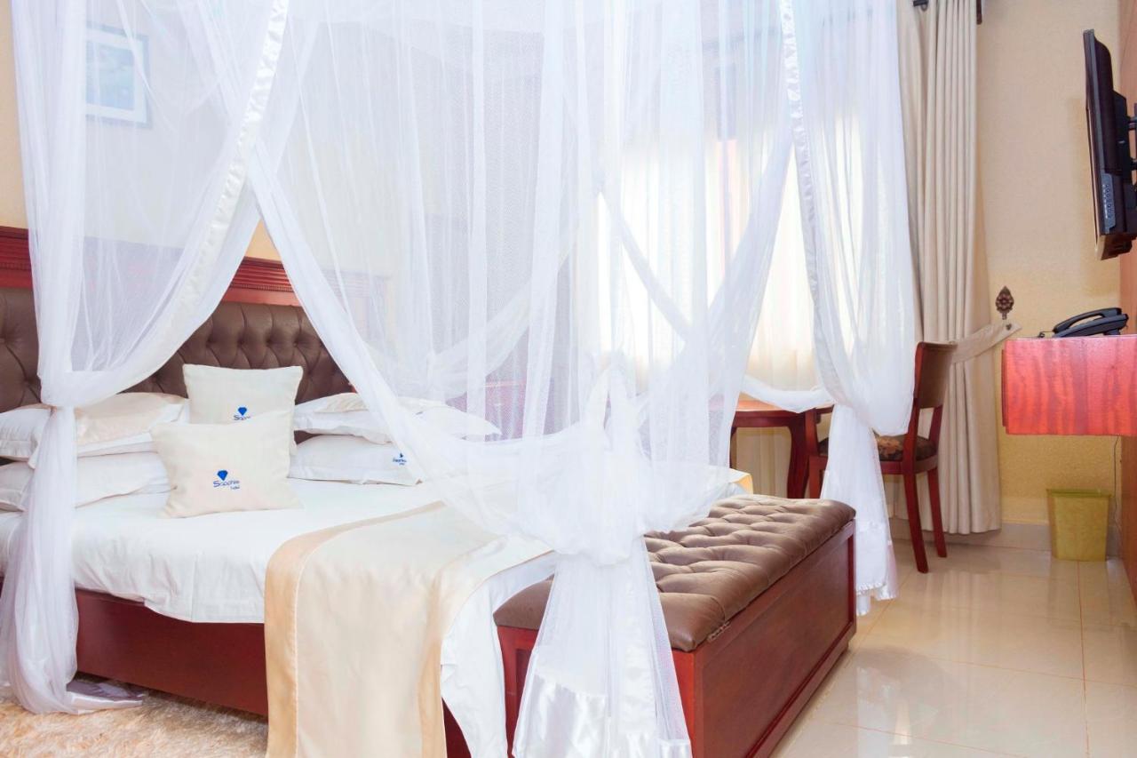 Sapphire Hotel Entebbe Kigo Kajansi Ngoại thất bức ảnh