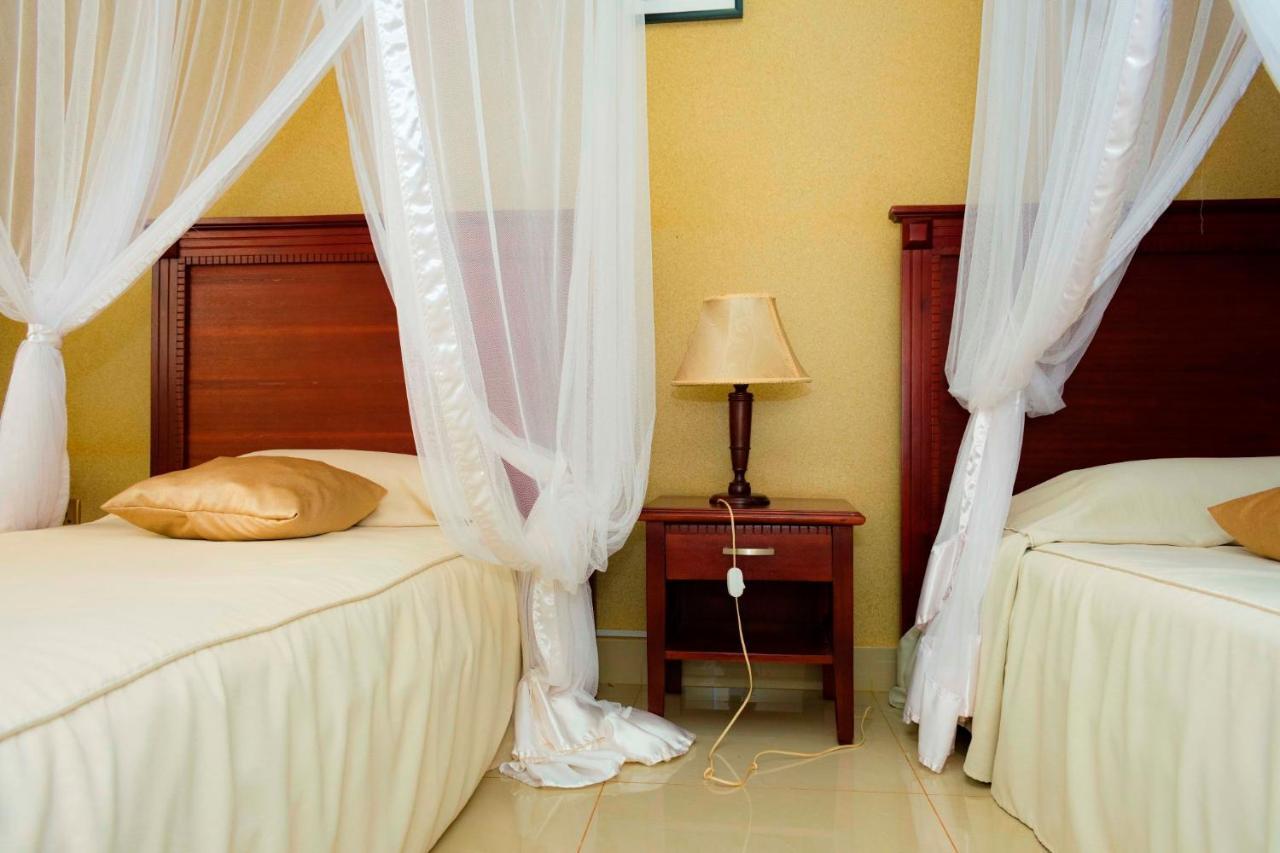 Sapphire Hotel Entebbe Kigo Kajansi Ngoại thất bức ảnh