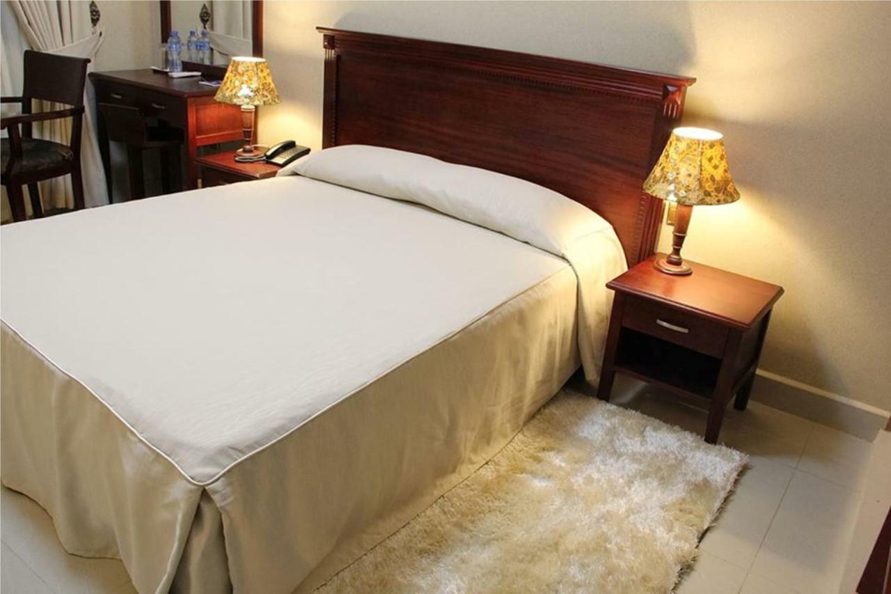 Sapphire Hotel Entebbe Kigo Kajansi Ngoại thất bức ảnh