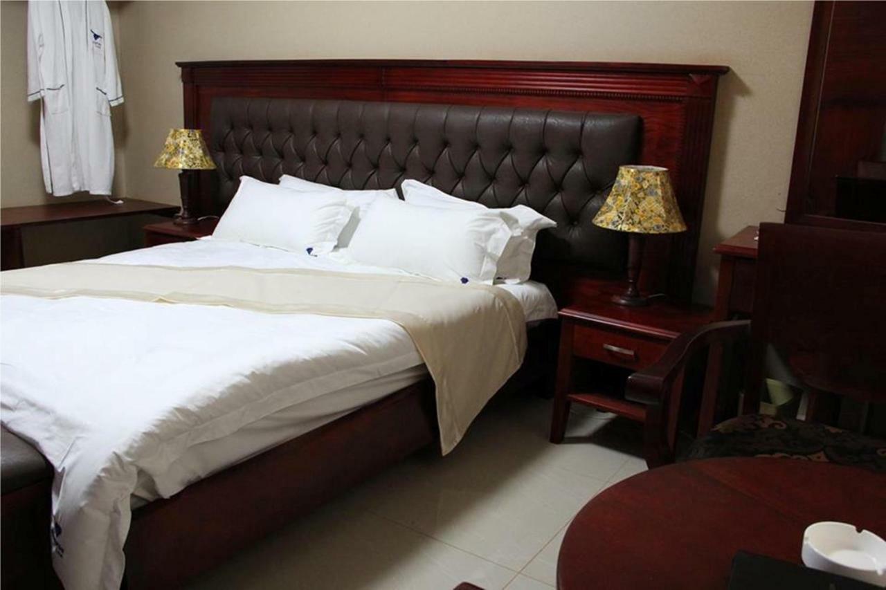 Sapphire Hotel Entebbe Kigo Kajansi Ngoại thất bức ảnh